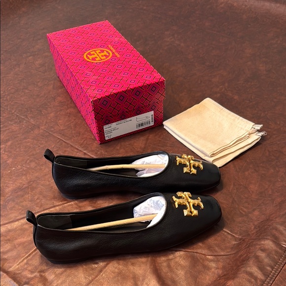 Tory Burch Black and Gold Eleanor Ballet Flats with Signature Emblem - Picture 5 of 5